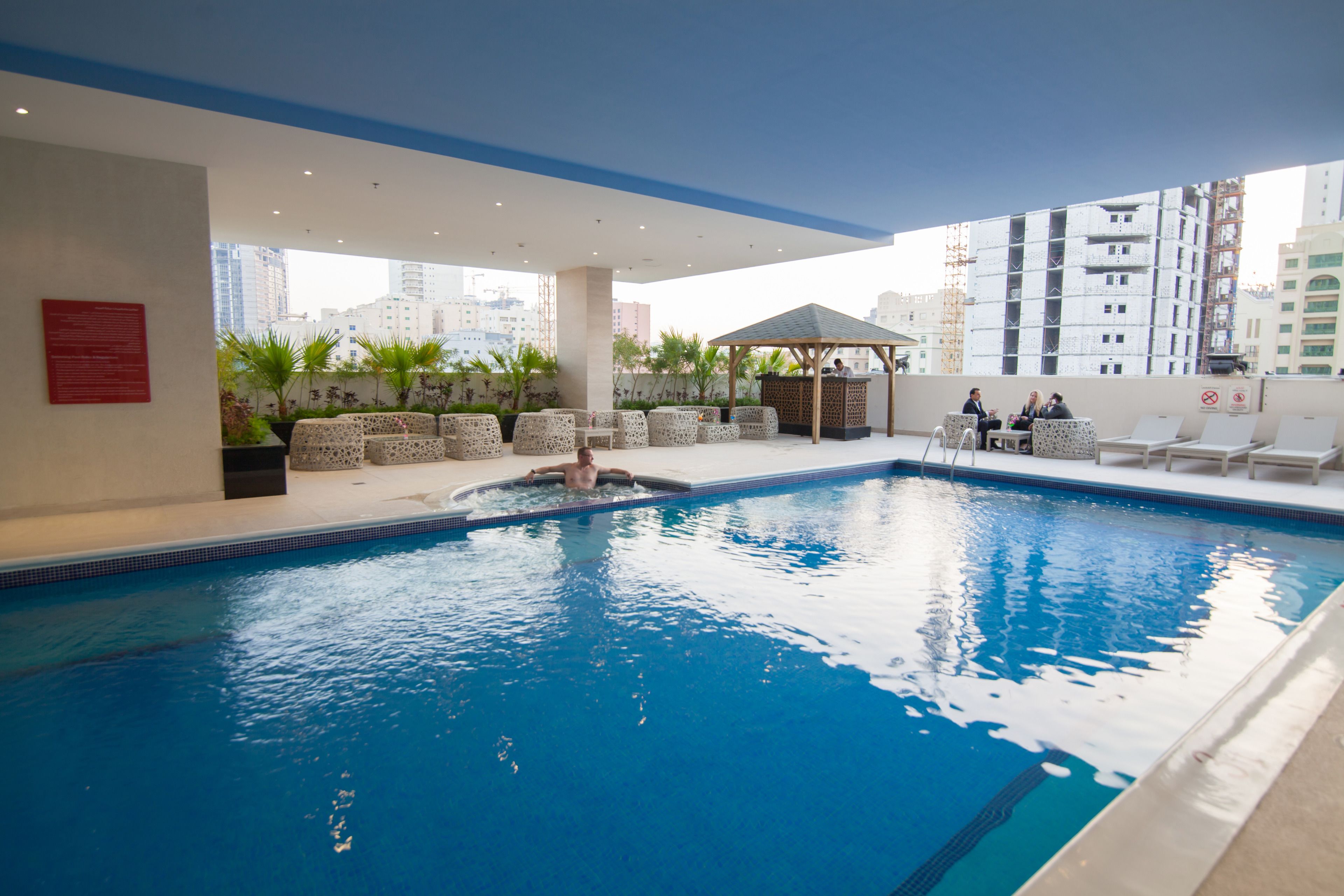 屋内プール、屋外プール