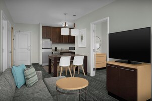 Suite, 2 Bedrooms | Living room | 32-inch LCD TV with satellite channels, TV