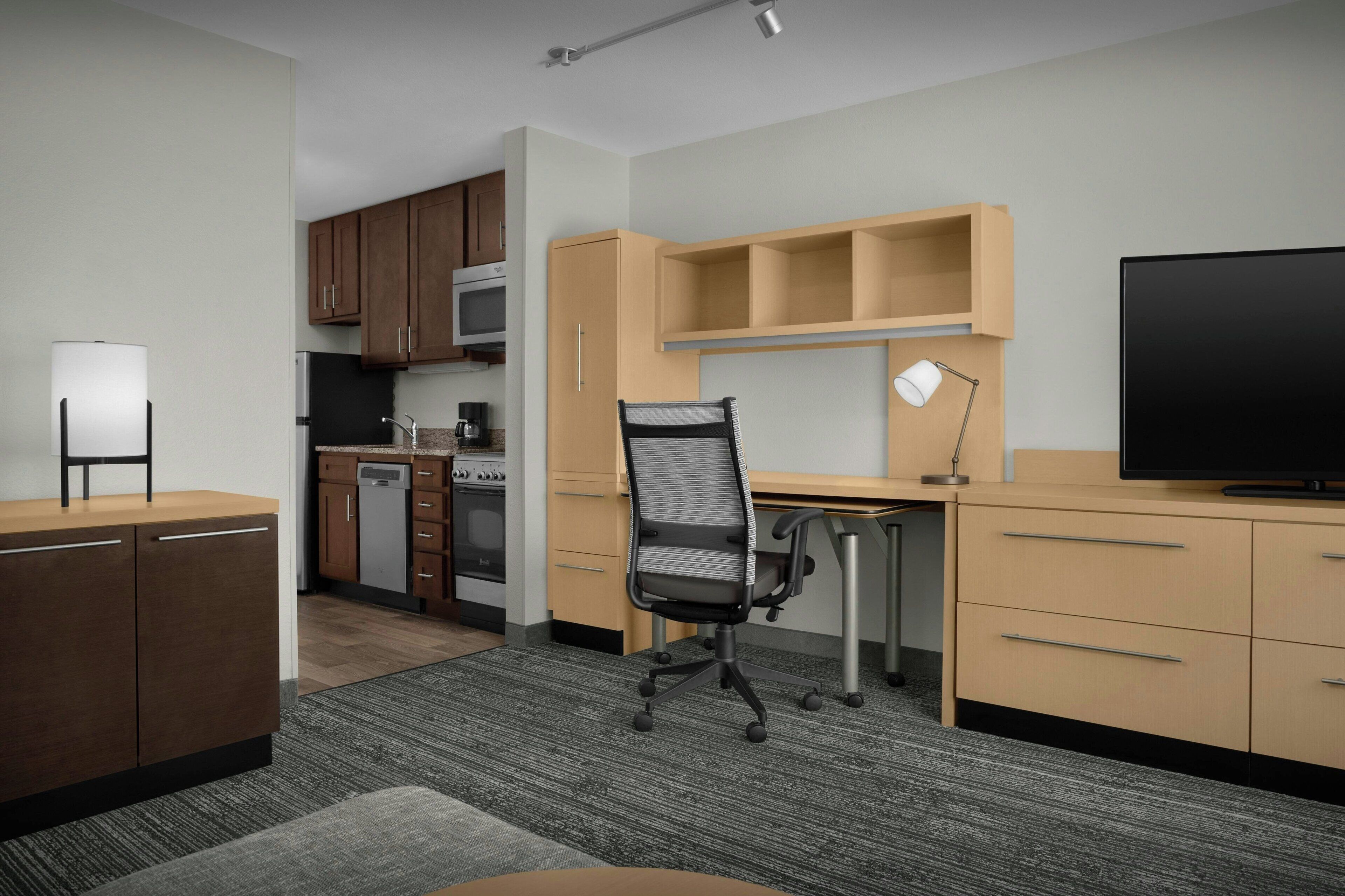 套房, 1 间卧室 | 起居区 | 32-英寸液晶电视 （配备卫星频道）、电视