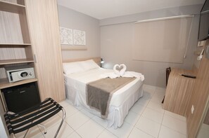 Minibar, in-room safe, desk, free WiFi - Hotel Enseada Boa Viagem (Recife)