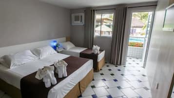 TRIPLE DELUXE ROOM WITH BALCONY | Minibar, desk, free WiFi, bed sheets