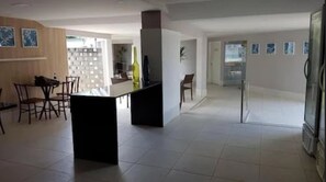 Café da manhã com buffet grátis todos os dias