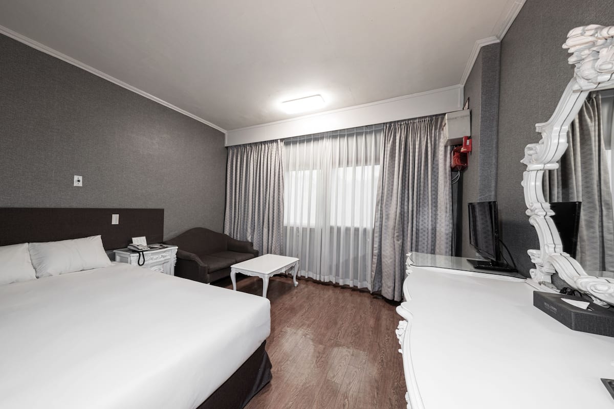Chambre Double | Coffres-forts dans les chambres, bureau, lits pliants/supplémentaires