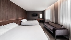 Family Twin Room | In-room safe, desk, rollaway beds (surcharge), WiFi (free) - Hotel Crown Itaewon (Seoul)
