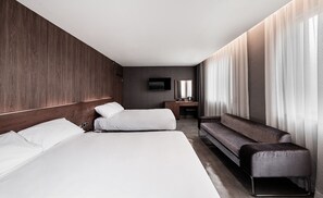 Kamar Twin Keluarga | Brankas, meja kerja, tempat tidur lipat/tambahan, dan Wi-Fi gratis