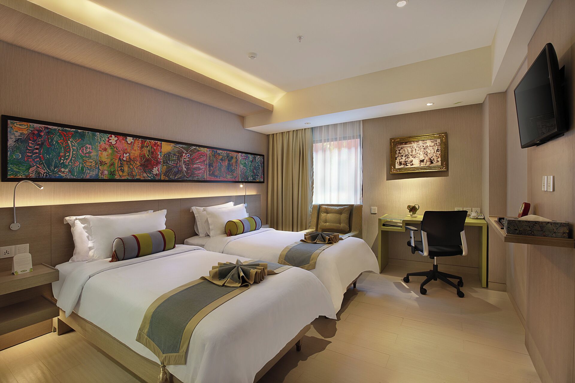 Premium bedding, minibar, in-room safe, desk