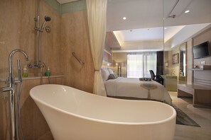 Premium Room with Balcony | Bathroom