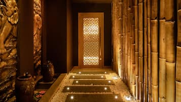 Salas de tratamiento para parejas, sauna y tina de hidromasaje