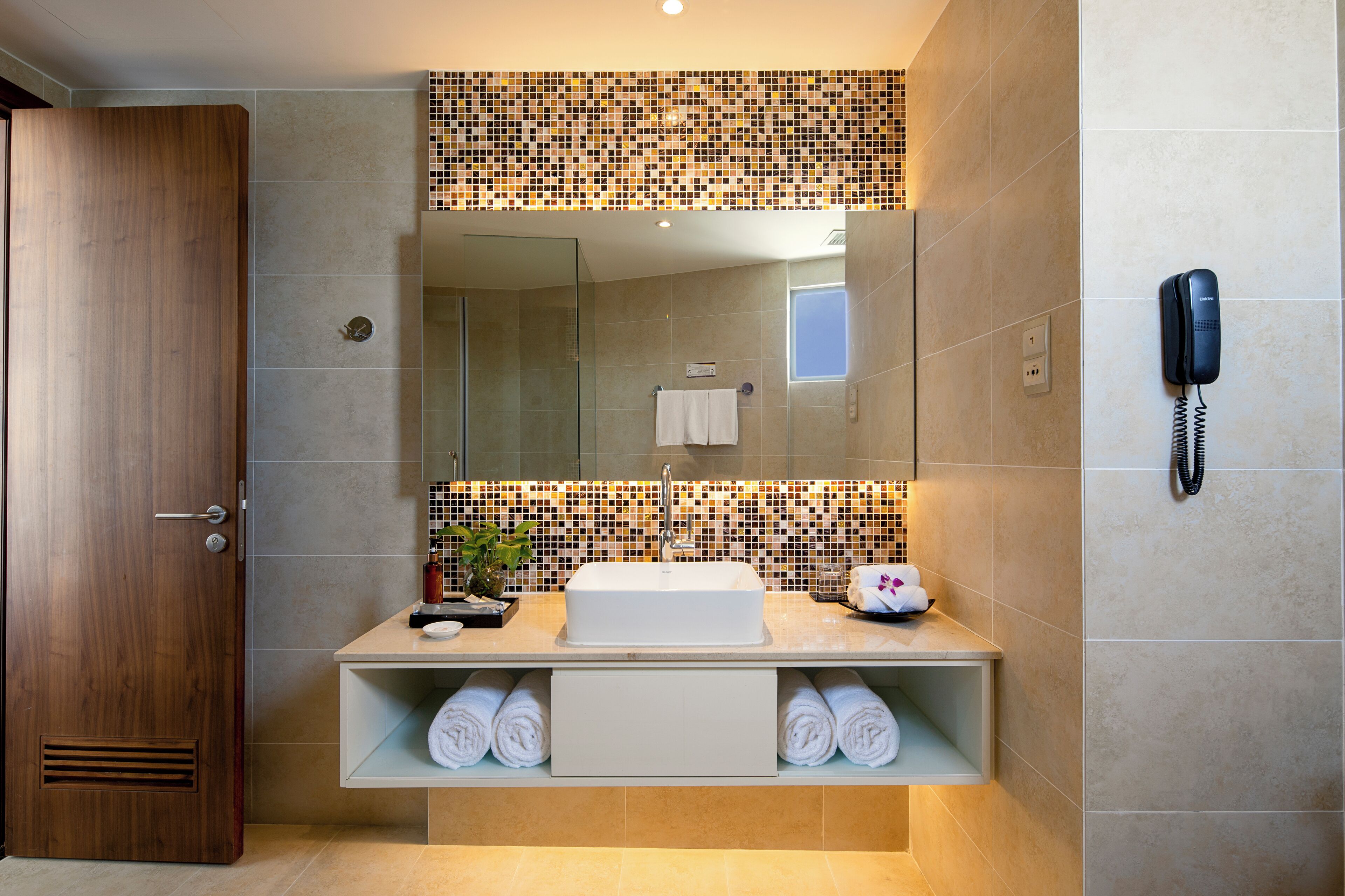 family junior suite | bathroom | shower, rainfall showerhead, free toiletries, hair dryer