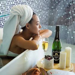 Grand Suite, 1 King Bed | Bathroom | Shower, rainfall showerhead, free toiletries, hair dryer