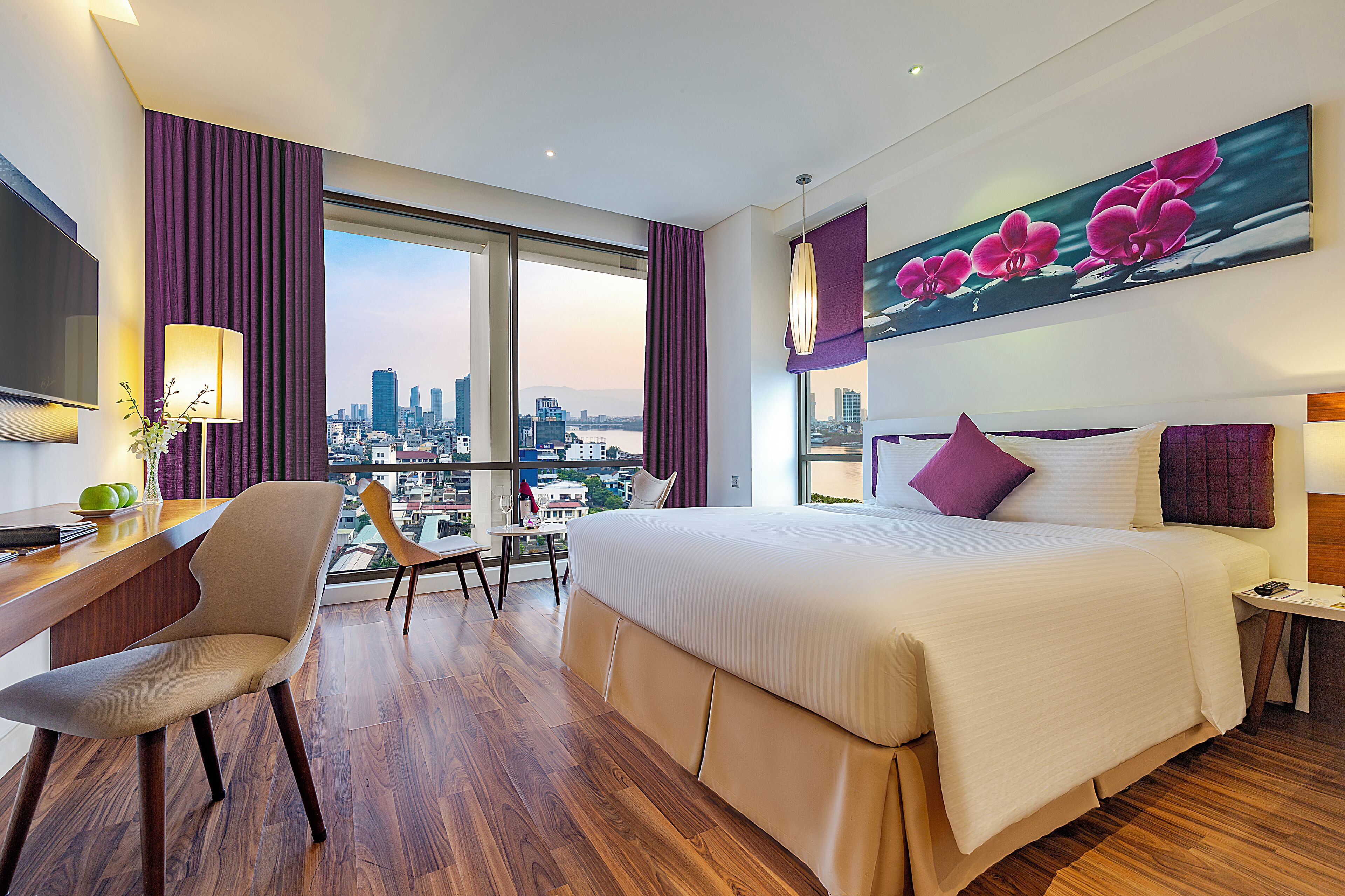 Deluxe dubbelrum - utsikt mot floden | Sängtillbehör av högsta kvalitet och minibar