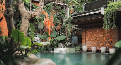 Fourteen Roses Boutique Hotel Legian