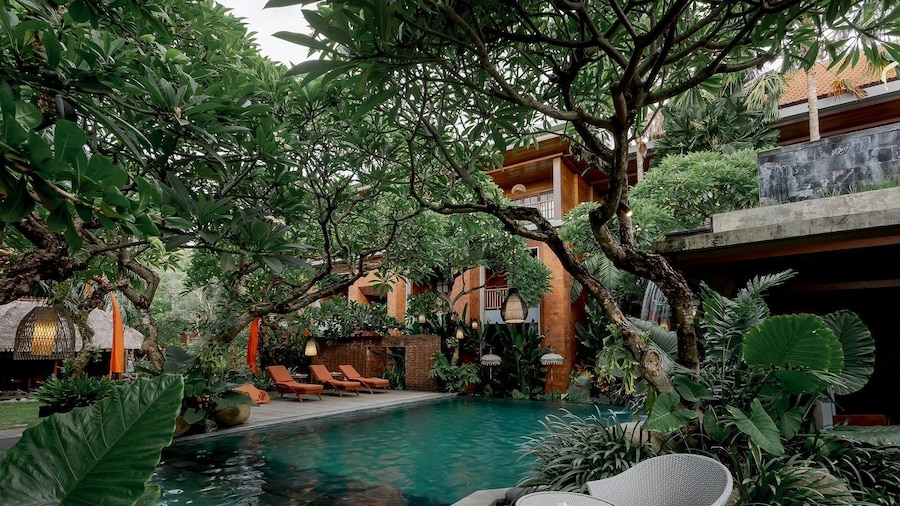 Fourteen Roses Boutique Hotel Legian