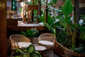 2 restaurants; breakfast, lunch and dinner served  - Fourteen Roses Boutique Hotel Legian (Kuta)