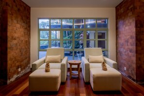 Kroppsbehandlinger, aromaterapi, ansiktsbehandlinger og refleksologi