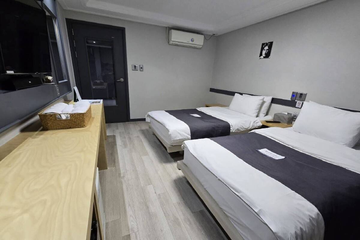 Blackout drapes, WiFi (free), bed sheets