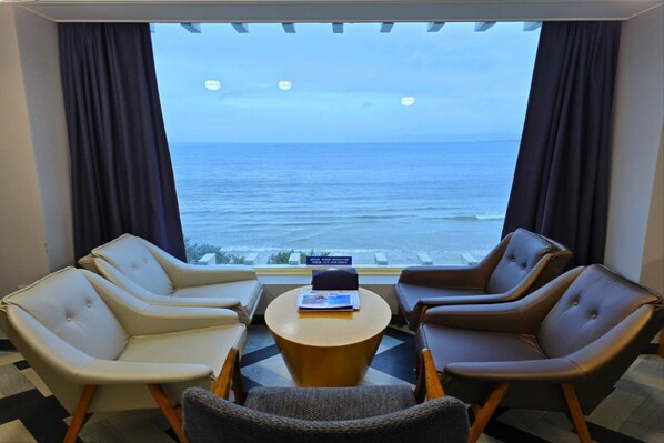 Blackout curtains, free WiFi, bed sheets