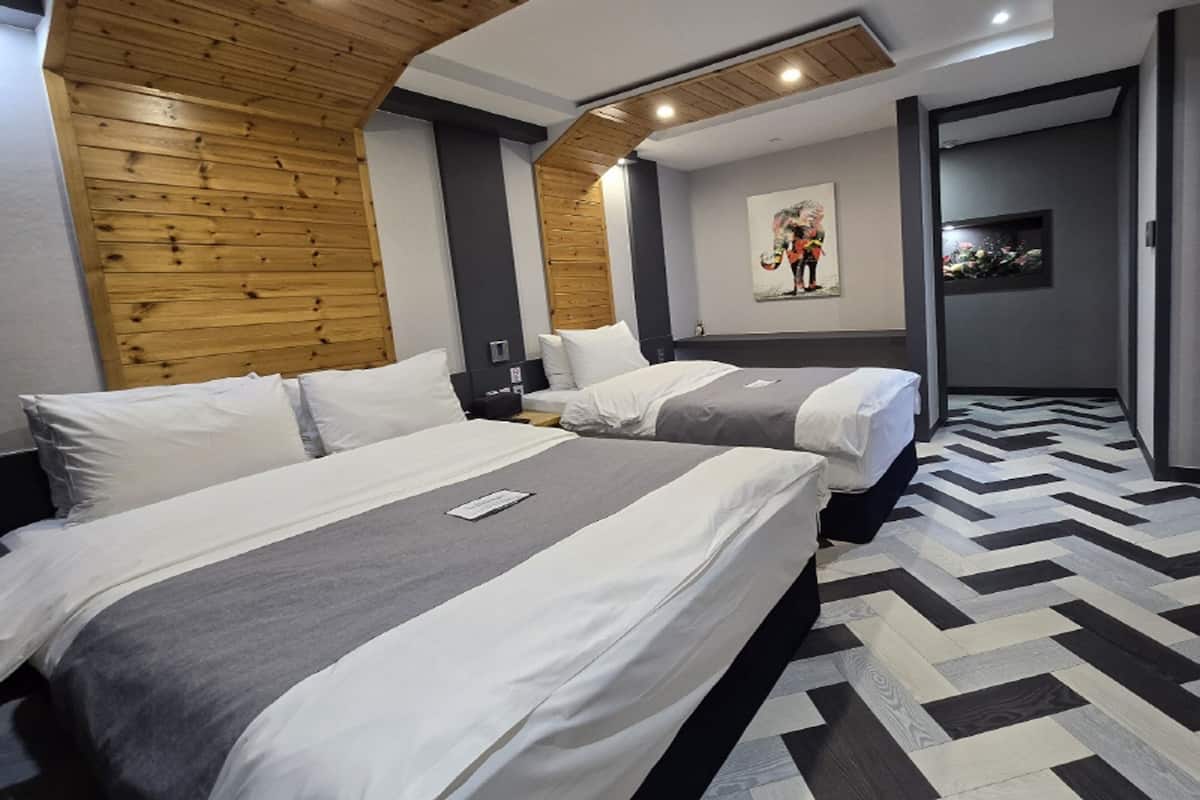 1 bedroom, blackout curtains, free wifi, bed sheets