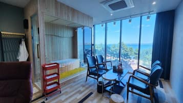 Suite Family Party, Ocean View | 1 多间卧室、遮光窗帘、免费 WiFi、床单