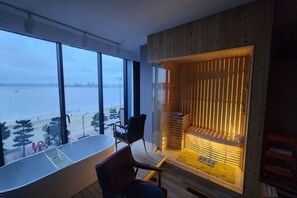 Blackout drapes, free WiFi, bed sheets - Galaxy Hotel (Pohang)