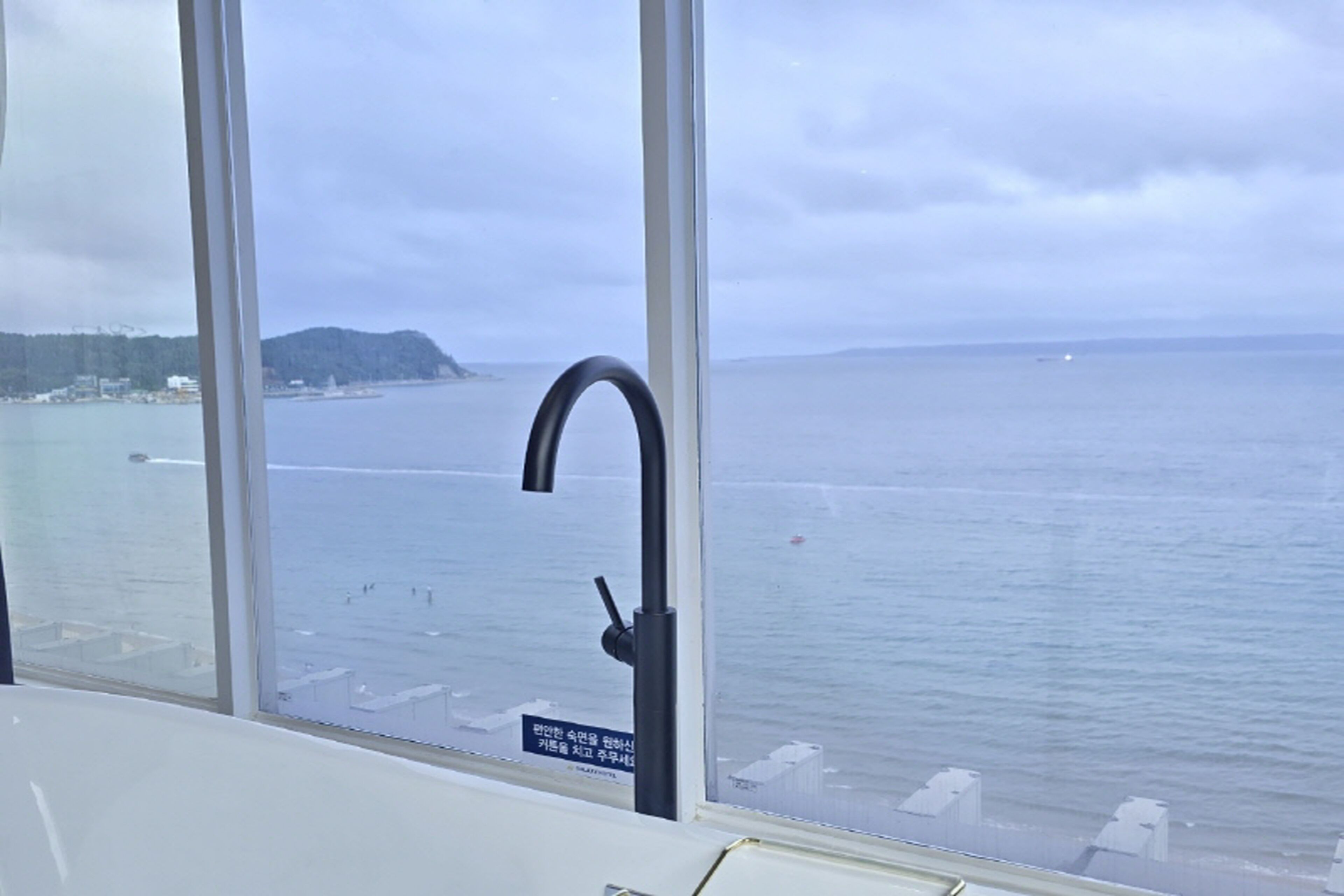 royal suite, ocean view (condo type) | 1 bedroom, blackout curtains, free wifi, bed sheets