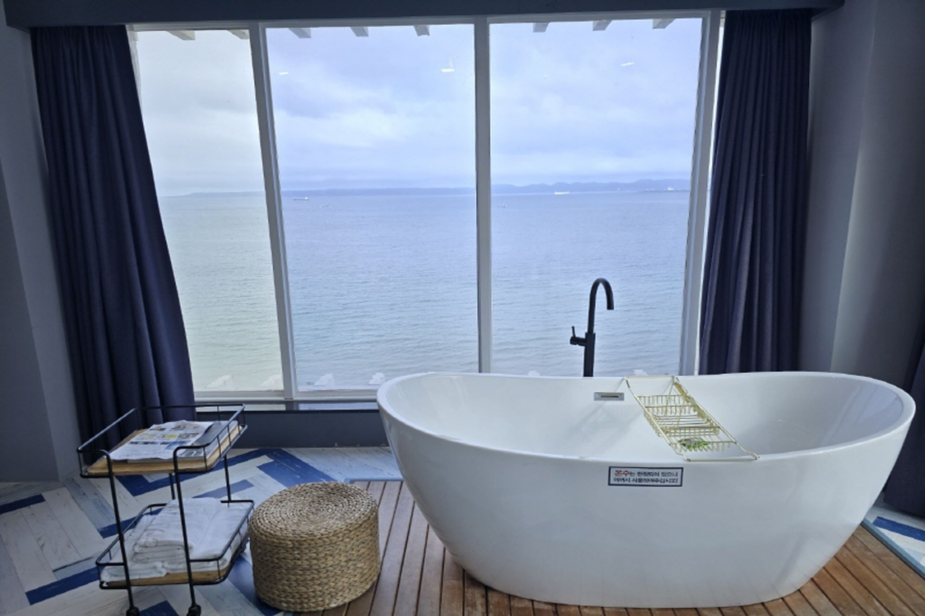 royal suite, ocean view (condo type) | 1 bedroom, blackout curtains, free wifi, bed sheets