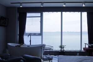 Royal Suite, Ocean View | Blackout drapes, free WiFi, bed sheets