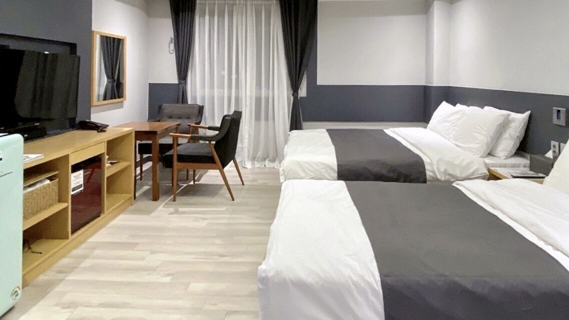 Blackout drapes, free WiFi, bed sheets