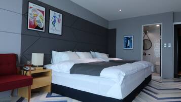 Royal Suite, Ocean View | Blackout drapes, WiFi (free), bed sheets
