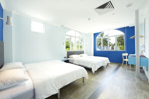 Cofres nos quartos, camas extras/dobráveis (sobretaxa)