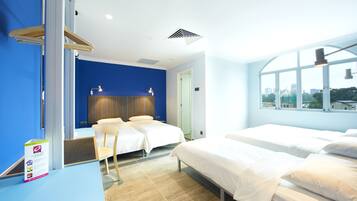 Quin Room | In-room safe, rollaway beds, free WiFi, bed sheets