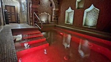 Pool Suite | Egyptian cotton sheets, premium bedding, in-room safe