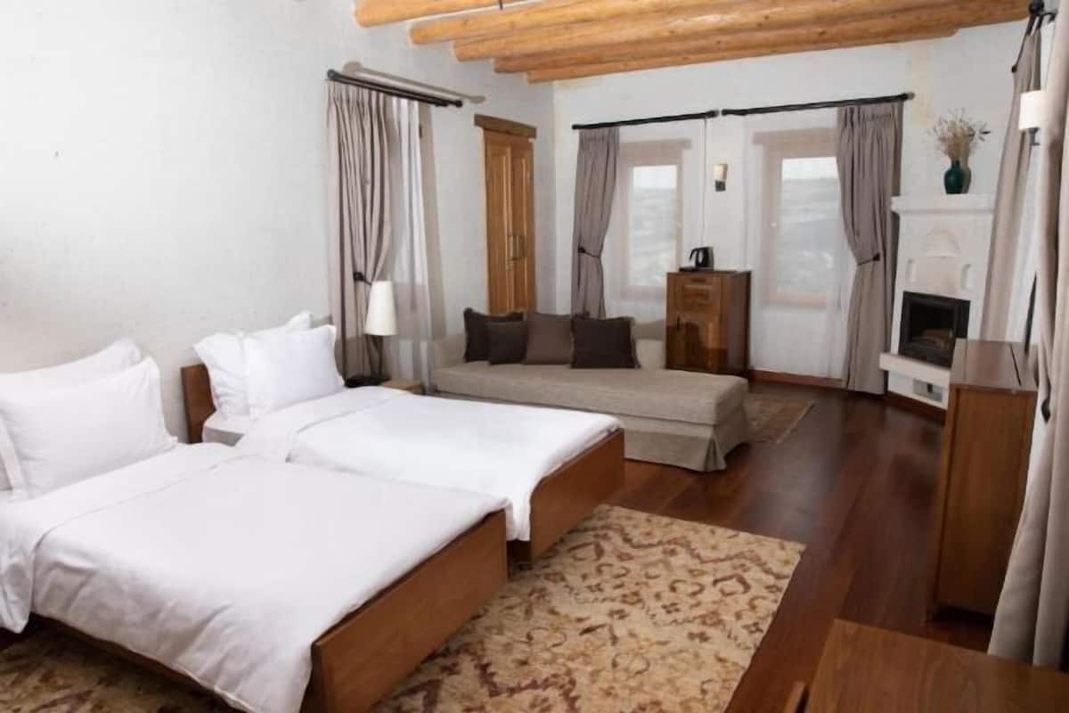 Egyptian cotton sheets, premium bedding, in-room safe