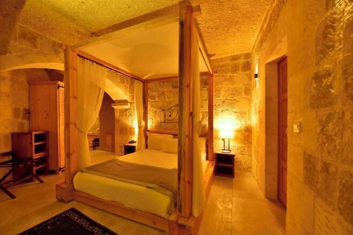 Egyptian cotton sheets, premium bedding, in-room safe