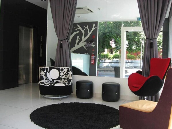Lobby sitting area - Hii-5 Hotel (Kota Kinabalu)