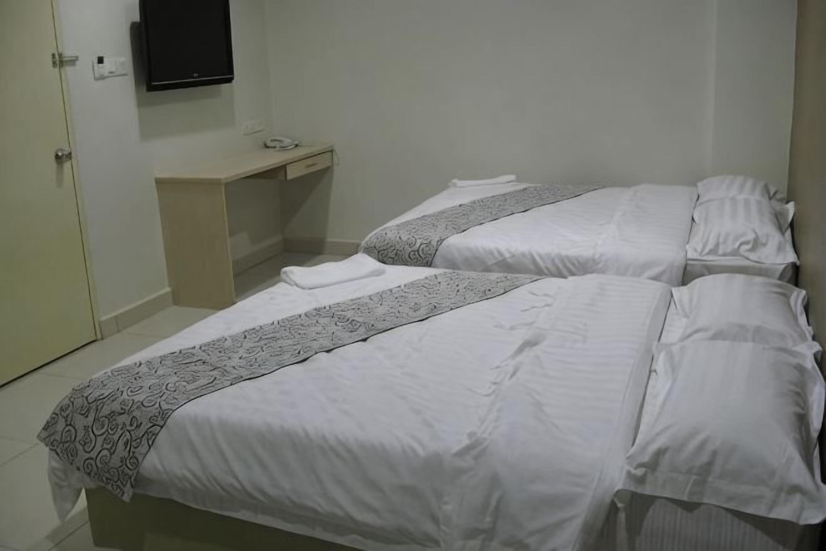 Peti besi dalam bilik, meja, seterika/papan seterika, Wi-fi percuma 