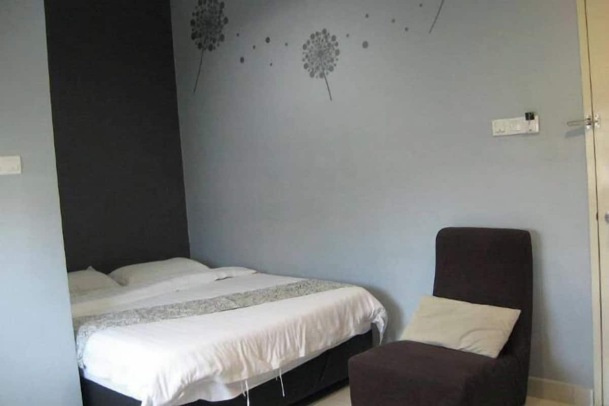 In-room safe, desk, iron/ironing board, free WiFi