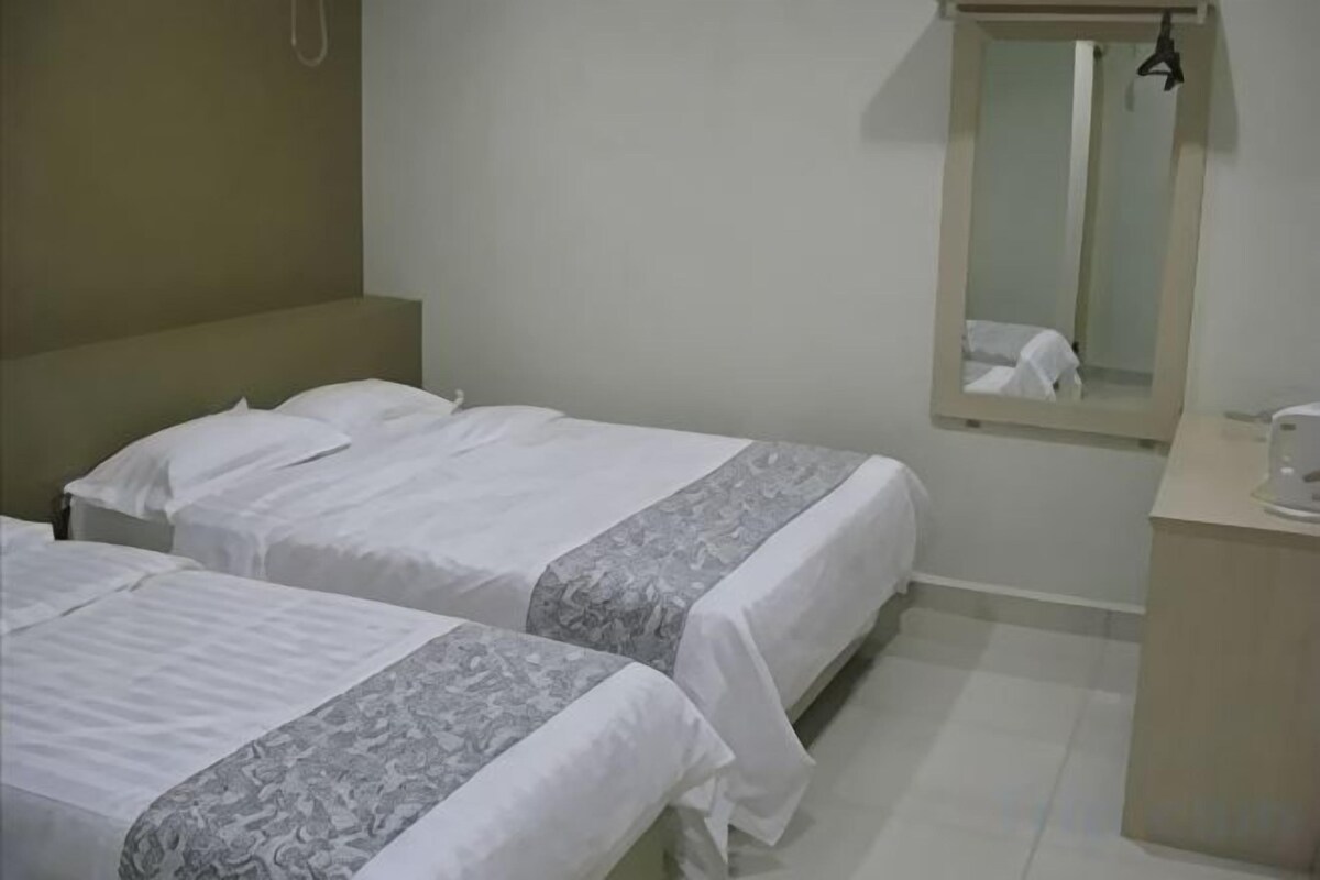 Triple Room No Window