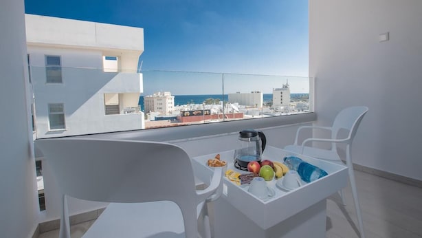 Iron/ironing board (on request), free cots/infant beds, free WiFi - Kokkinos Boutique Hotel (Paralimni)