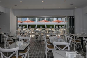 Frühstück, Mittagessen und Abendessen