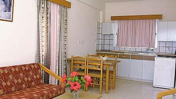 Apartment, 1 Bedroom | Iron/ironing board, free cribs/infant beds, free WiFi