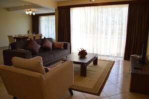 Appartement, 3 chambres, balcon | Coin séjour