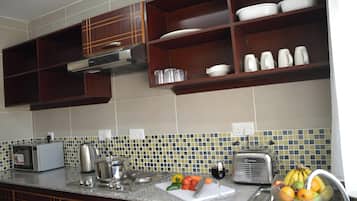 Apartment, 3 Bedrooms, Balcony | Private kitchen | Fridge, microwave, oven, cookware/dishes/utensils