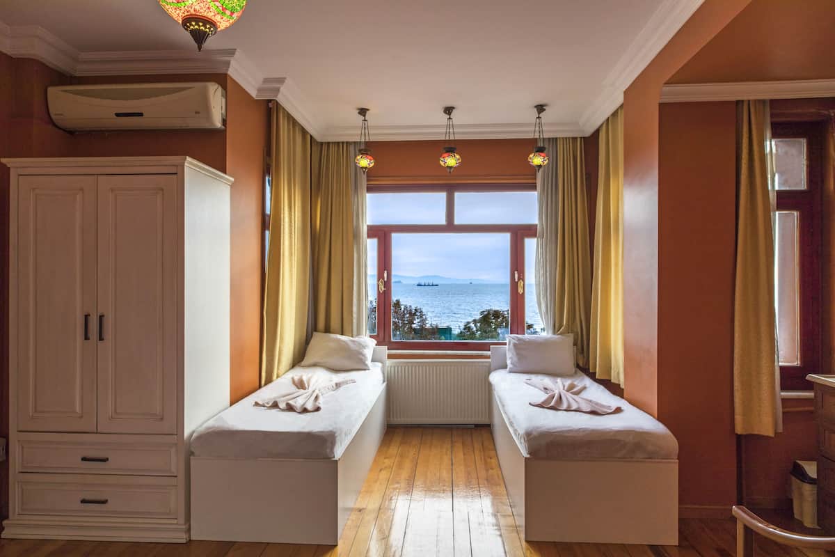 Premium bedding, WiFi (free)