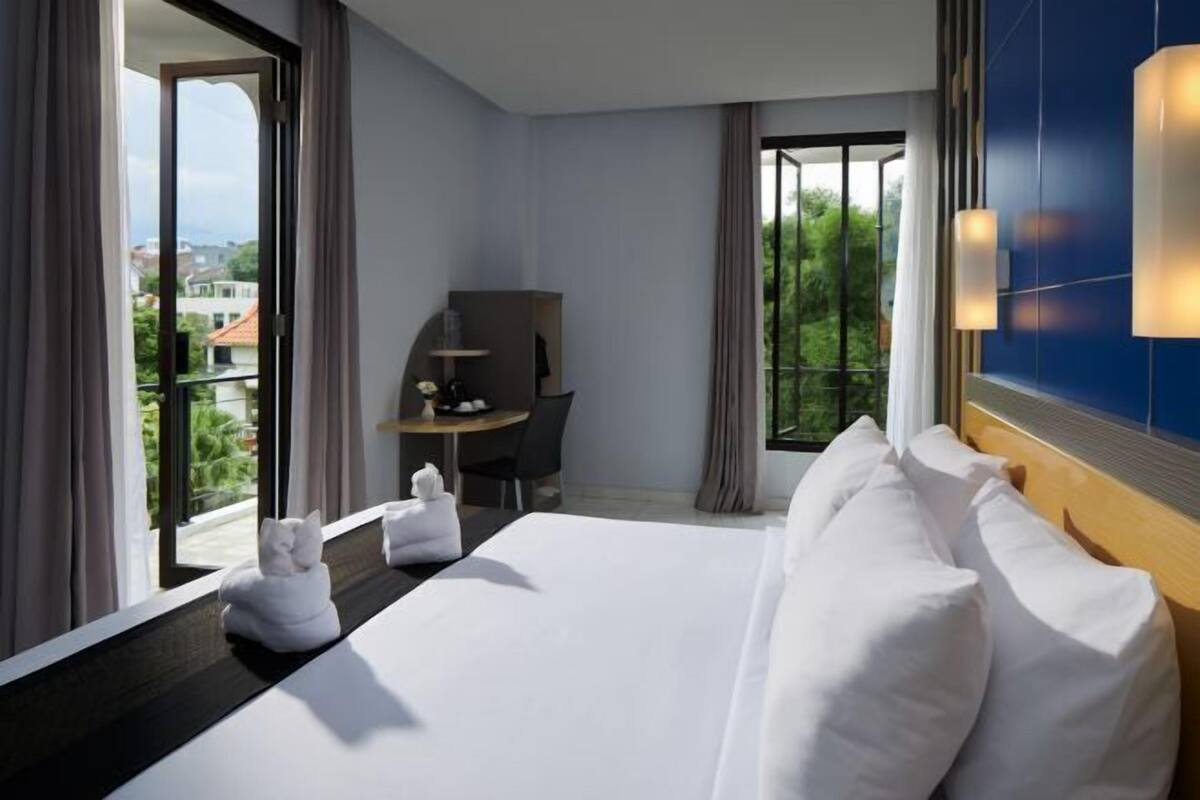 Desk, free WiFi, bed sheets