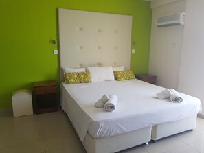 In-room safe, soundproofing, free WiFi, bed sheets - L' Eros Hotel (Ayia Napa)