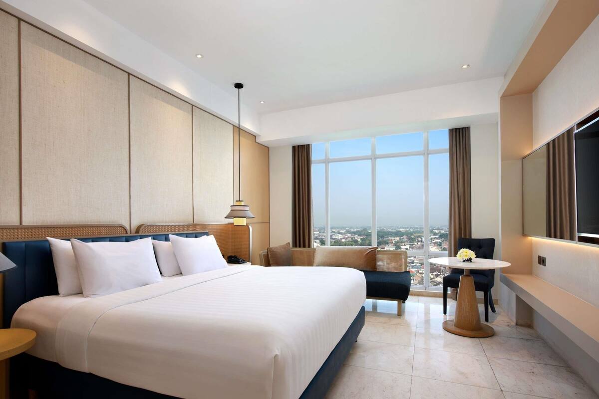 In-room safe, blackout drapes, rollaway beds (surcharge), WiFi (free)
