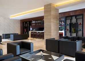 2 quầy bar/khu lounge, quầy bar bên hồ bơi 