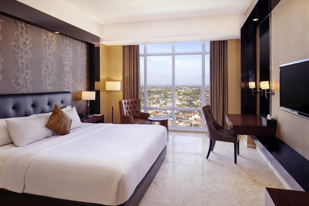 Superior Room, 1 King Bed | In-room safe, blackout curtains, rollaway beds, free WiFi