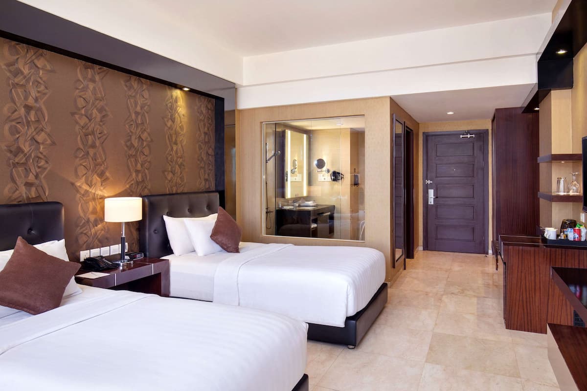 Quarto luxo, 2 camas de solteiro | Cofres nos quartos, cortinas blackout